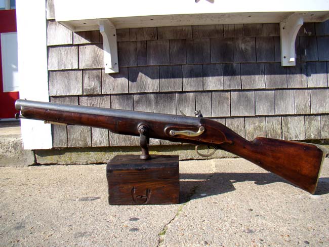 A Napoleonic period (circa 1808-1815) flintlock ships' swivel gun made by Thomas Barnett, Contractor to Ordnance.   — image 2
